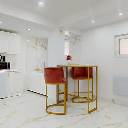 Romantique Avec Jacuzzi Apartmán *